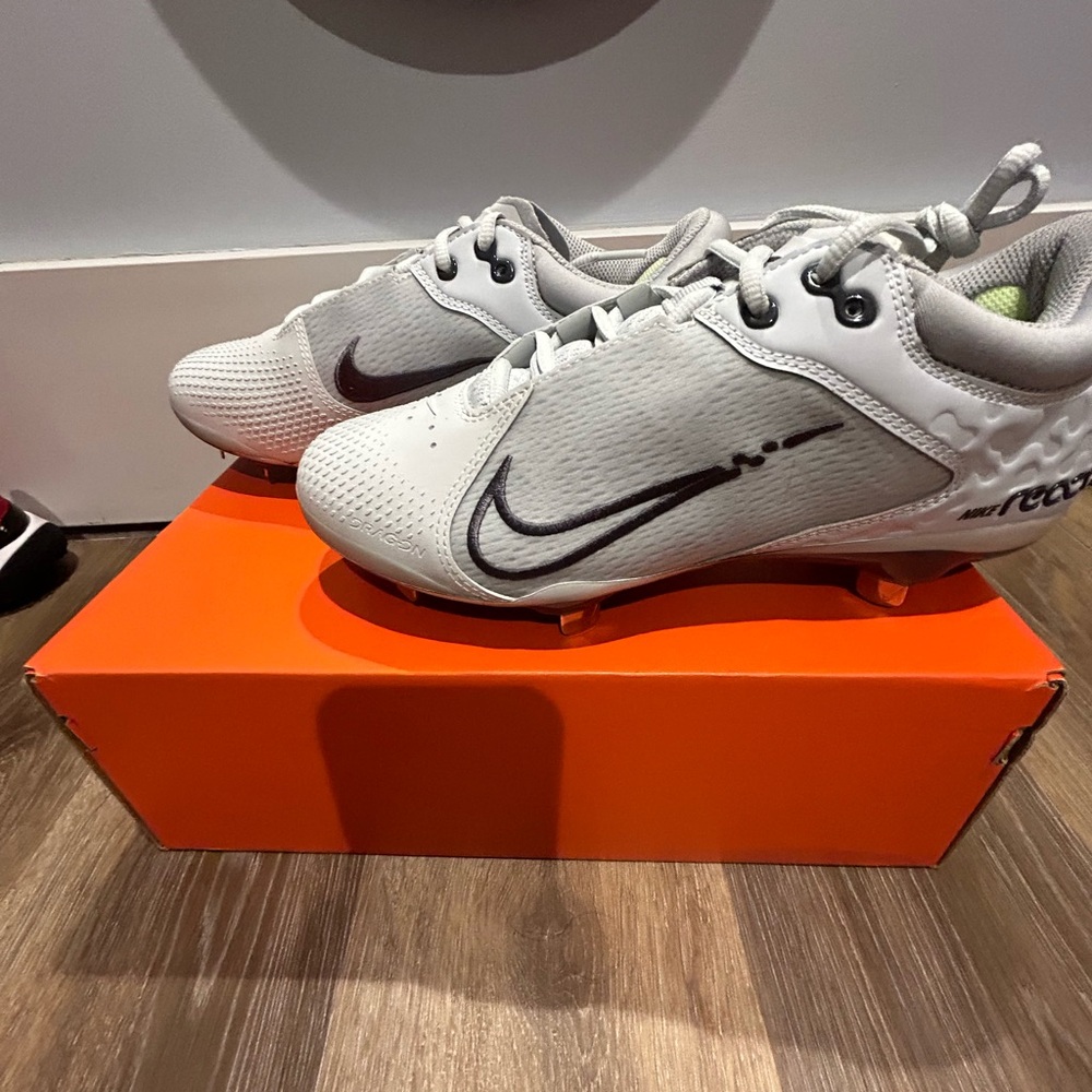 Nike Hyperdiamond 4 Elite Softball Cleat white Grey CZ5917-004